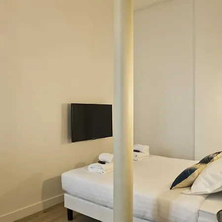 Pick A Flat - Rue De Navarin Apartment / Place Saint Georges Paris