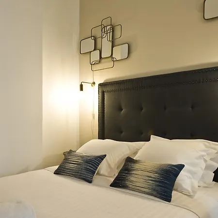 Pick A Flat - Rue De Navarin Apartment / Place Saint Georges Apartment